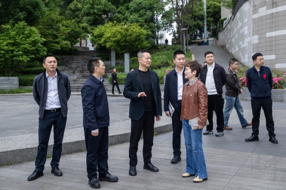 渝中区委书记、区长谢东在调研国际品质消费工作时强调：打造国际消费“最品质”“最前沿”“最山城”“最活力”四张名片 加速建设更具辨识度影响力的国际消费中心城市核心区