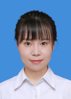 袁家岗社区副书记何青.jpeg