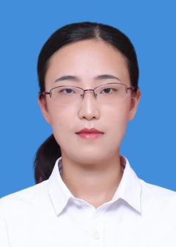 袁家岗社区综合治理专干曾春霞.jpeg