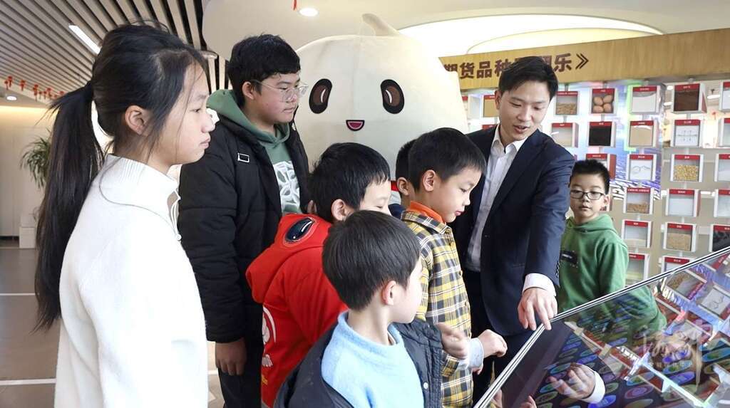 铁路坡社区:青少年学习理财知识 树立理性消费理念.jpg