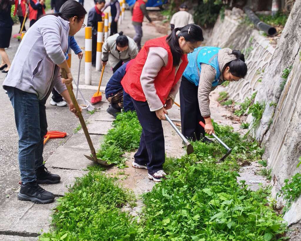 王家坡社区:学雷锋志愿服务暖民心 环境提质关爱到家.jpg